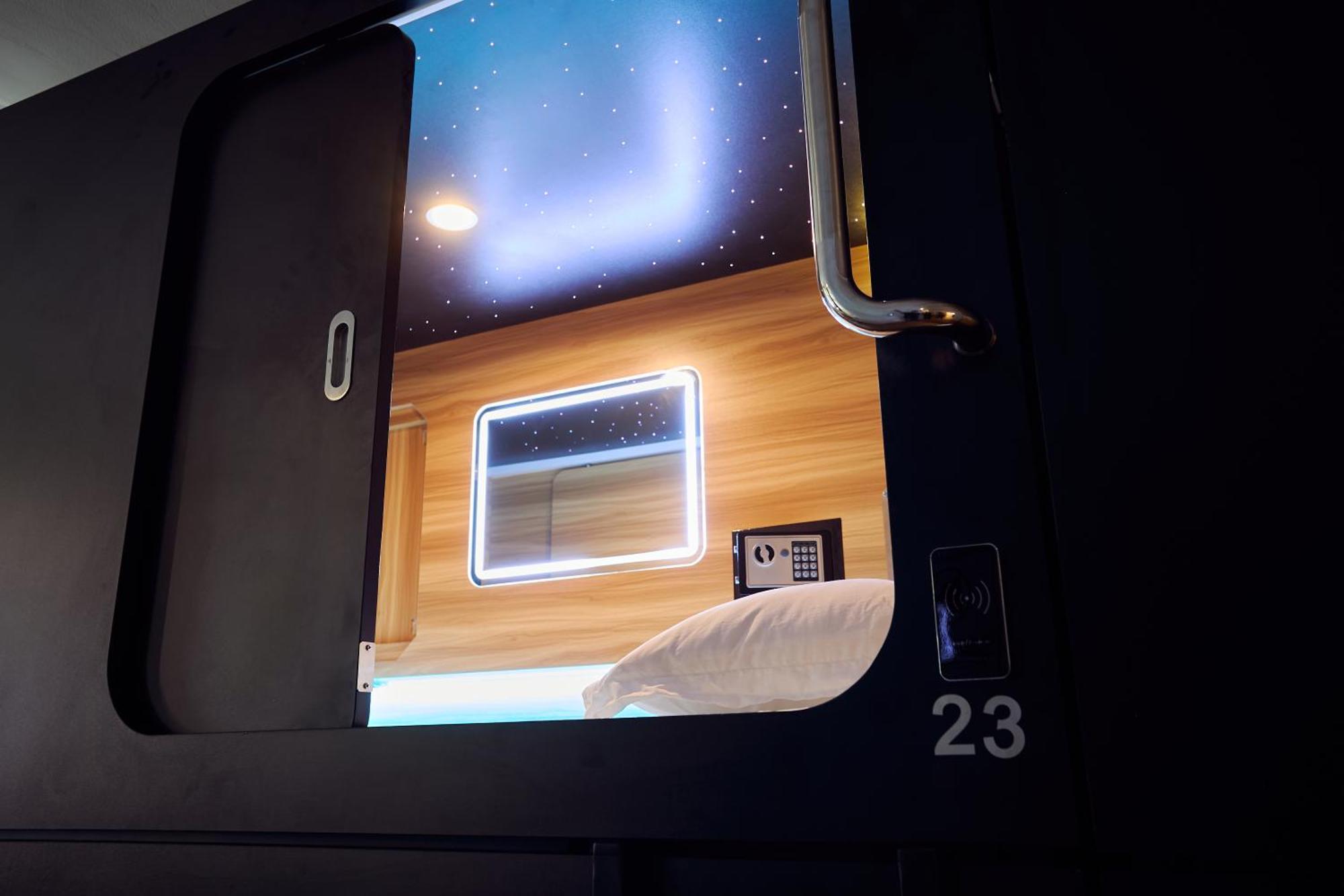 Capsule Hotel Montreal Exterior foto